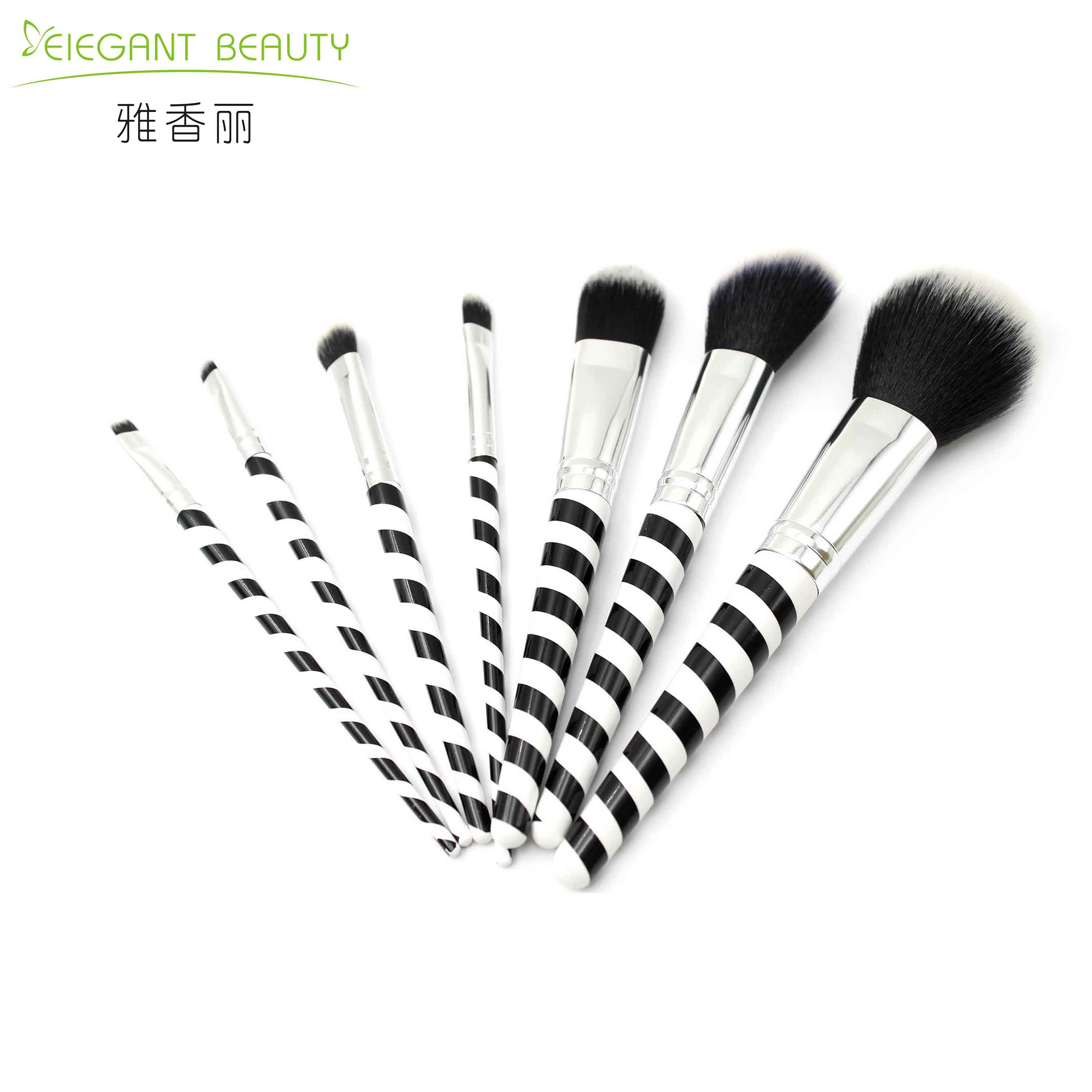清理化妝刷上彩妝殘留的正確方法，你知道嗎？